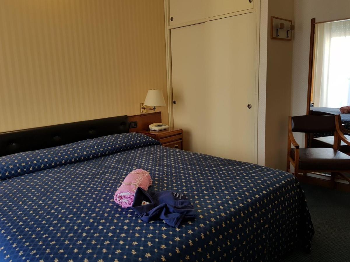 Hotel Esplanade Cesenatico Esterno foto